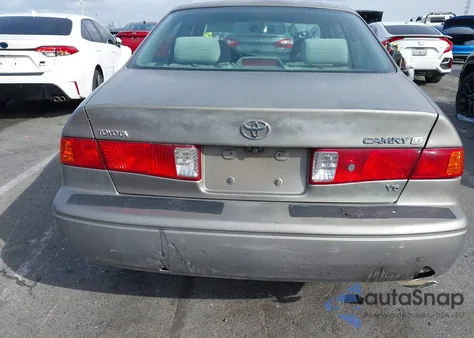 2000 Toyota Camry Le V6 z USA, uszkodzony, nr VIN 4T1BF22K8YU105645